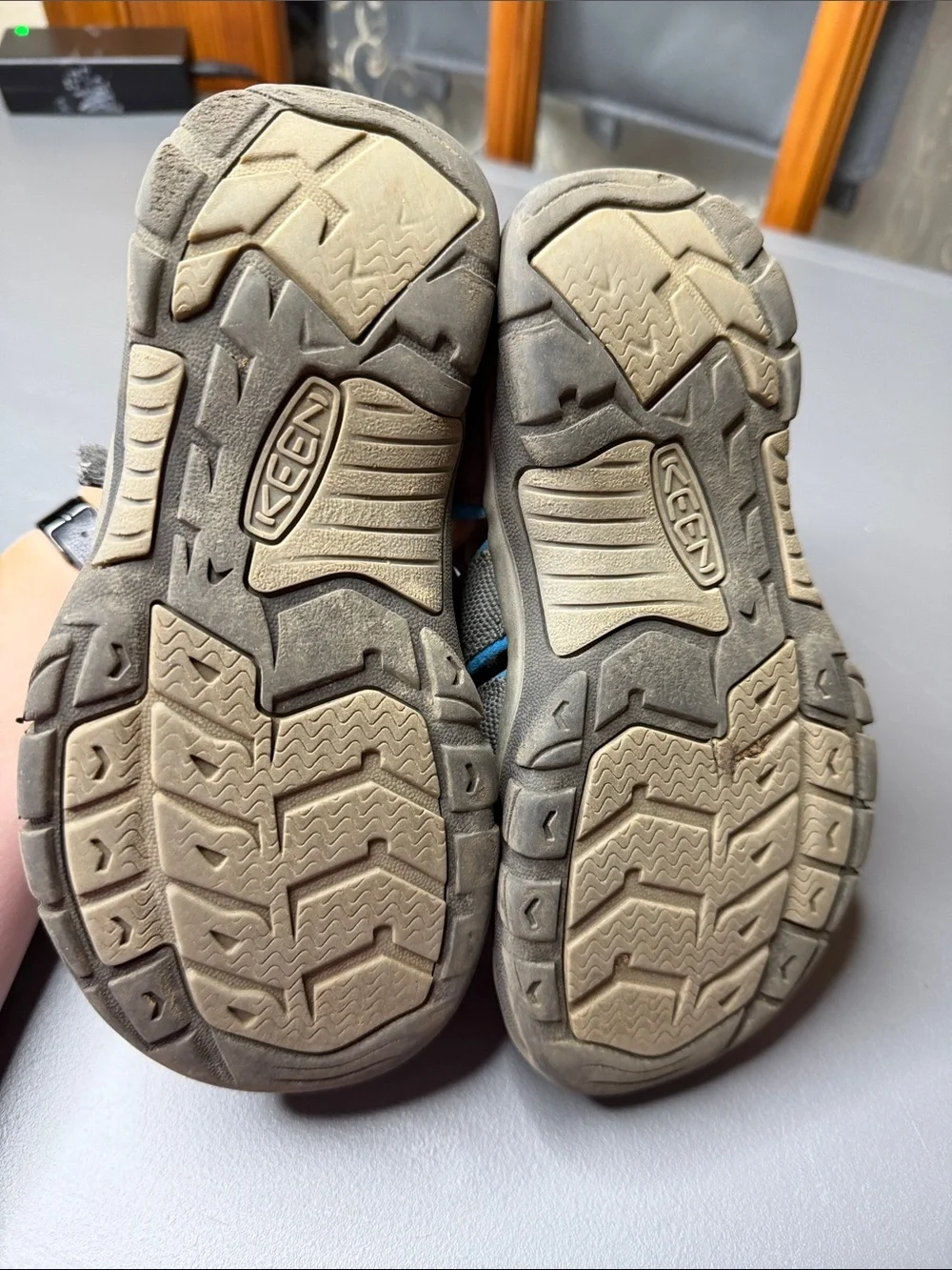 Kids Keens. Size: 2